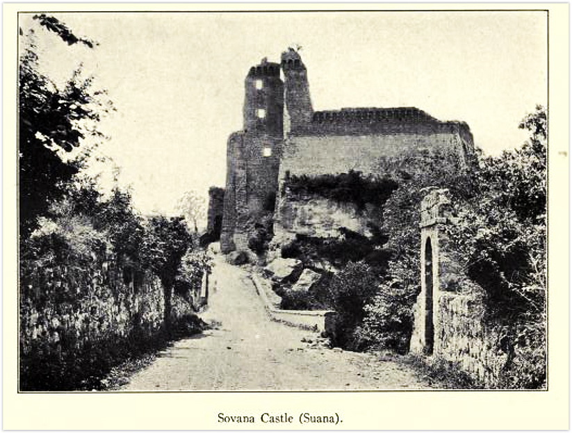 Veduta di Sovana, in una fotografia del 1918, scattata da M.O. Hooker, figlia dell'autrice.