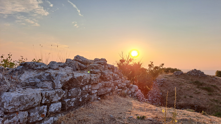 Sunrise at Rocca Tédula